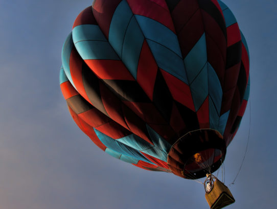 Another hot air balloon from the morning flights ...